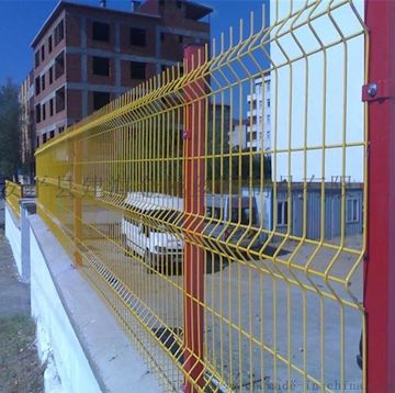 住宅护栏网、桃型柱护栏网、三角折弯防护栅栏各种规格
